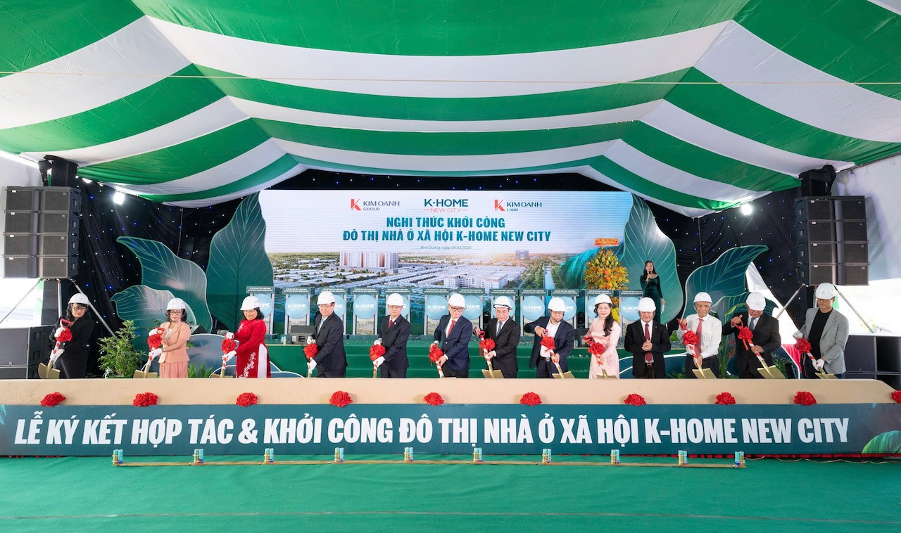 lanh-dao-bo-xay-dung-lanh-dao-tinh-binh-duong-cung-ban-lanh-dao-kim-oanh-group-thuc-hien-nghi-thuc-xuc-cat-khoi-cong-du-an-k-home-new-city-1741516849.jpg