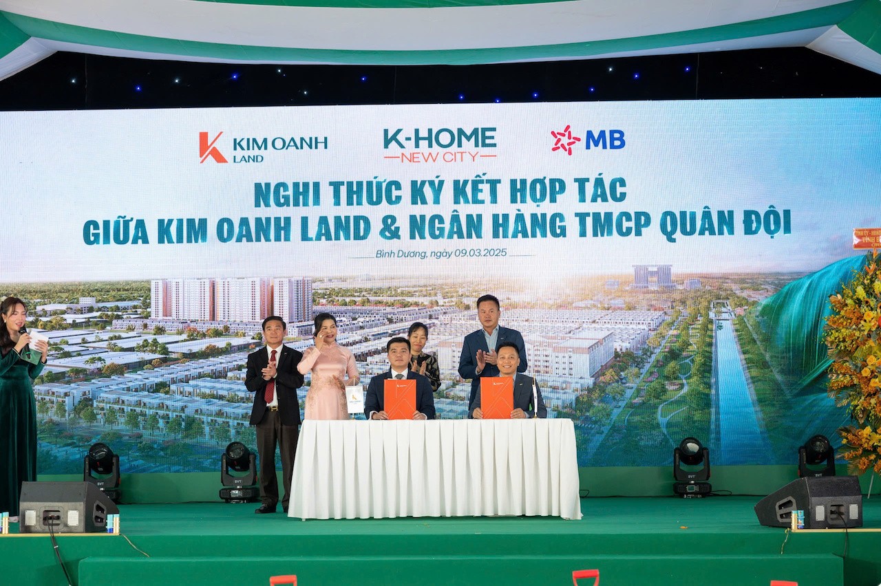 nghi-thuc-ky-ket-hop-tac-giua-kim-oanh-land-va-ngan-hang-tmcp-quan-doi-1741516728.jpg