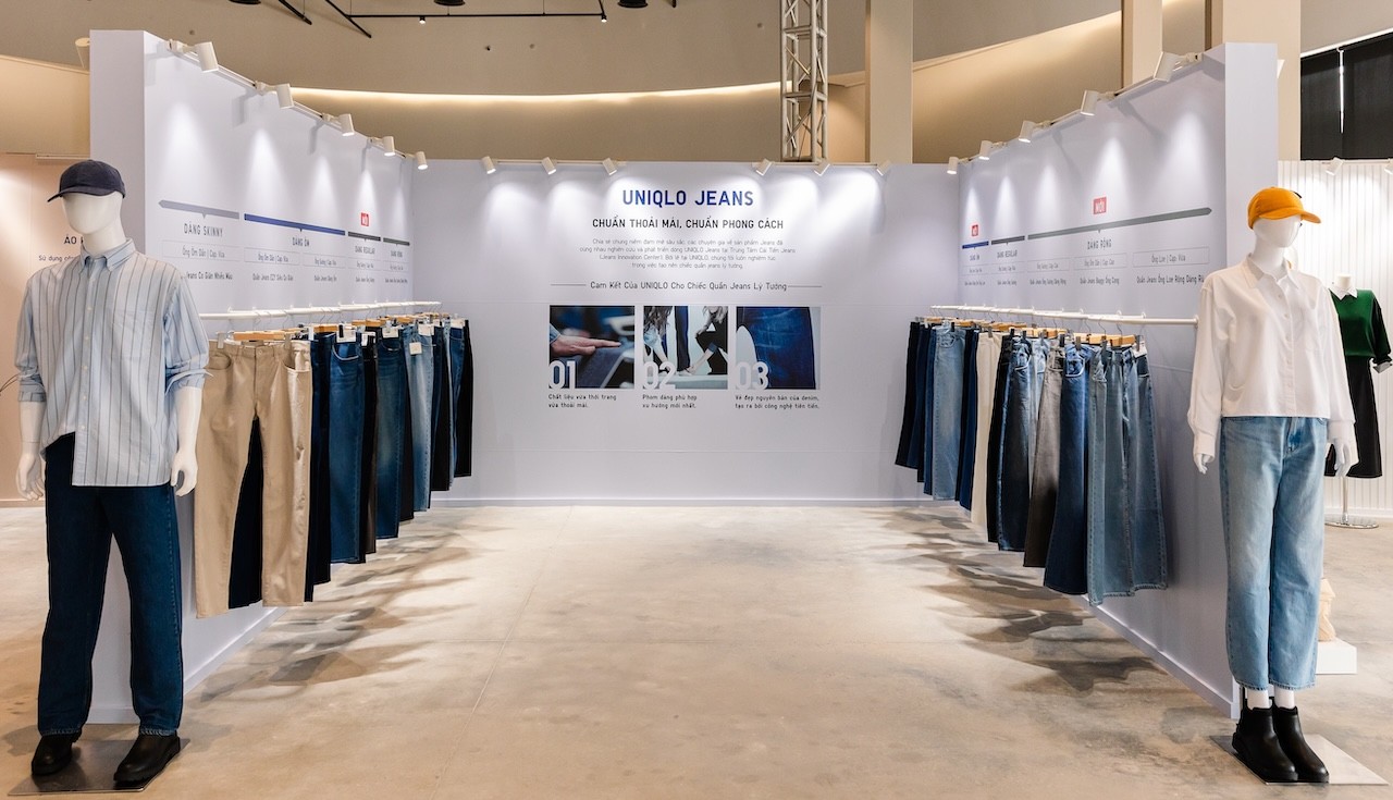luon-nam-trong-top-ban-chay-tai-cac-cua-hang-uniqlo-tren-toan-the-gioi-dong-san-pham-uniqlo-jeans-cung-gop-mat-trong-bst-lifewear-thu-dong-2025-voi-cac-thiet-ke-hop-xu-huong-1755138574.JPG