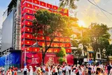 Tòa nhà sát “Hàm cá mập” khoác cờ đỏ sao vàng, thành điểm check-in hút khách dịp 2/9
