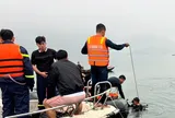 Lực lượng người nhái Hải quân tìm thấy 1 nạn nhân vụ lật tàu khách tại hồ Thác Bà