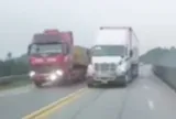 Phạt 5 triệu đồng tài xế container lấn làn ngược chiều trên cao tốc
