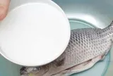 Ngâm cá trong thứ nước này cá hết sạch mùi tanh