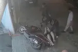 Xác minh nhóm người xông vào nhà, kéo người đàn ông ra đường hành hung