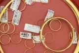 Cô gái Hà Nội sốc nặng khi bán 2 cây vàng cưới ước tính 326 triệu, chủ tiệm chỉ đưa 312 triệu, netizen: Vậy là chính xác rồi!