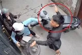 Bức xúc clip nam thanh niên chặn đánh 2 phụ nữ trong ngõ ở Hà Nội: Công an thông tin bất ngờ