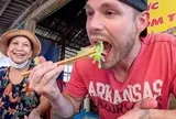 Muốn nói "Tôi ăn nhiều", anh Tây lỡ miệng thành "Tôi ăn nhậu" và cái kết khiến cả bàn cười nghiêng ngả