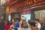 Cửa hàng Bảo Tín Minh Châu tấp nập khách mua vàng