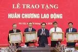 4 Thứ trưởng Bộ Nông nghiệp và Môi trường nhận Huân chương Lao động