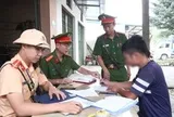Chậm nộp tiền phạt vi phạm giao thông bị tính thêm bao nhiêu mỗi ngày?