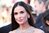 Ngoại hình gây sốc của Demi Moore trên thảm đỏ Cannes