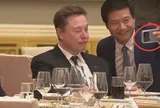 Tỷ phú Trung Quốc gặp Elon Musk, trên tay cầm món đồ "gây sốt" toàn cầu: Ở Việt Nam cũng có thể sở hữu