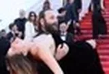 Khoảnh khắc 'điên' nhất thảm đỏ Cannes