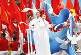 Việt Nam có mẹ 2 con chạy show từ Nam ra Bắc mất ăn mất ngủ, chương trình quốc gia nào cũng có mặt