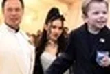 Grimes, người phụ nữ kỳ lạ sinh con cho tỷ phú Elon Musk: Tự phẫu thuật nhãn cầu, đóng thuyền chở gà và làm nhạc về ngày tận thế