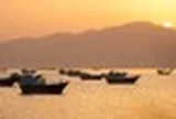 Hai siêu tàu 'phăm phăm' đi qua vùng chiến sự, láng giềng Việt Nam sắp nhận 4 triệu thùng dầu