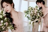 Nhìn Lý Lan Địch bên bình hoa chuông, mới hiểu vì sao mùa hè này nhất định phải có một bình hoa trong nhà