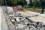 Tuyến vỉa hè lát đá gần như còn nguyên vẹn ở Hà Nội "bị đục phá"