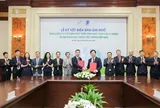 Tỷ phú Phạm Nhật Vượng tăng tốc hạ tầng xe điện: V-Green bắt tay VNPT triển khai hàng nghìn tủ đổi pin