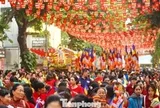 Đông nghịt người đổ về chùa Quán Sứ