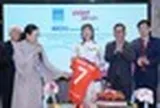 Tiến sĩ Nguyễn Thị Phương Thảo bắt tay Madam Pang