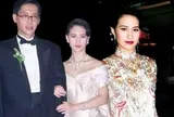 30 năm trước, thiên kim này đã cho giới siêu giàu biết thế nào là "đám cưới thế kỷ": Tiệc tùng 3 ngày 3 đêm, từ Haute Couture Dior đến bộ long phượng thêu chỉ vàng 8 tháng