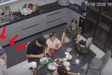Clip thót tim: Bé trai suýt ngạt thở vì tự trùm túi nilon lên đầu, nếu không có người lớn ở nhà thì quá nguy hiểm!
