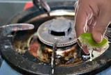 Cách làm sạch bếp gas bị bám dầu mỡ lâu ngày đơn giản và hiệu quả