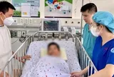 Bác sĩ 2 bệnh viện "chạy đua" suốt 10 giờ duy trì sự sống cho bé trai bị tai nạn giao thông