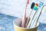 Tại sao bàn chải đánh răng thường có nhiều màu lông?