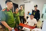 Trinh sát đột nhập kiểm tra 1 khách sạn, bắt toàn bộ 19 người, thu nhiều tang vật