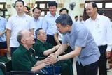 Thủ tướng xúc động, bày tỏ cảm phục trước những tấm gương thương binh, bệnh binh