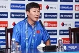 HLV Kim Sang Sik nói đùa về chiếc áo trắng, tuyên bố thắng Campuchia bằng đội hình mạnh nhất