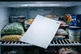 Vì sao nhiều gia đình đặt một tờ giấy A4 vào ngăn đông tủ lạnh? Lấy ra mới biết một vấn đề