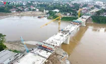 Phú Thọ: Cầu Phong Châu mới chuẩn bị hợp long sau gần 300 ngày thi công thần tốc