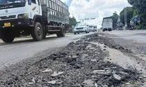Sau vài trận mưa, quốc lộ 3.600 tỉ đồng lại hư hỏng nặng