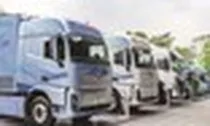 Phát hiện đội xe tải Trung Quốc với đầu kéo nặng 49 tấn, không dùng xăng cũng không cần sạc điện, âm thầm làm nhiệm vụ quan trọng