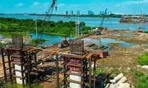Trụ cạn cầu Ngọc Hồi vượt sông Hồng lộ diện sau nhiều tháng thi công