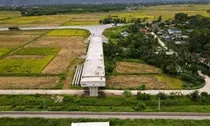 Vì sao cầu vượt đường sắt Bắc - Nam thuộc dự án 442 tỉ đồng ở Thanh Hóa dừng thi công?