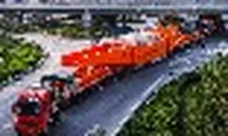 Phát hiện đoàn xe tải Trung Quốc ‘dính liền nhau’ dài gần 100 mét, liên tục di chuyển với tốc độ 5km/h, đang thực hiện nhiệm vụ đặc biệt