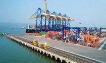 Việt Nam vừa đón một con tàu siêu trọng dài 399m, lớn nhất thế giới