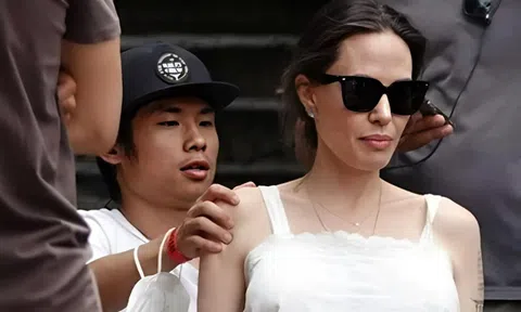 Ba con nuôi của Angelina Jolie