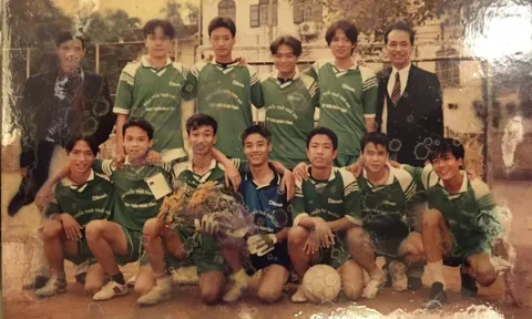 Nam sinh đen - gầy - nghịch từng làm "đại ca" trường cấp 3, 24 năm sau trở lại trường xưa khiến tất cả trầm trồ