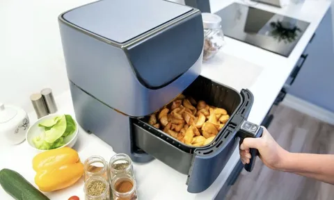 Nồi chiên không dầu sạch bong như mới khi được vệ sinh bằng 2 thứ - không cần chả xát