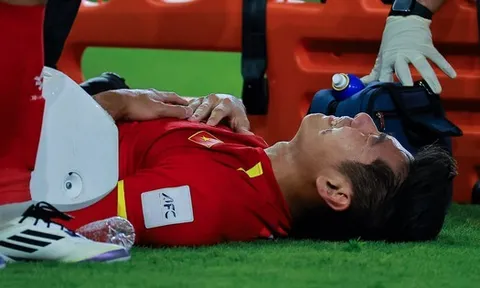 Hiểu Minh U23 Việt Nam xúc động kể lại chấn thương ám ảnh nhất sự nghiệp: "Khoảnh khắc đó rất đau, em ham bóng quá..."