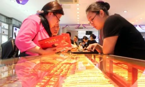 Chi 1,4 tỷ đồng mua vàng, 4 năm sau người phụ nữ đi bán lại thì bị tiệm vàng khởi kiện, tòa tuyên bố: Người bán phải đền 5 tỷ đồng