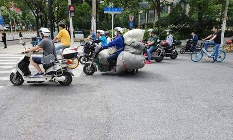 Khách Việt giật mình với cảnh tượng trên đường phố Trung Quốc, nhận xét: "Sao có thể như vậy?"