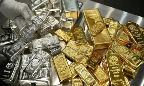 Giá vàng, bạc 'bốc hơi' sau khi chạm đỉnh - chuyên gia cảnh báo: Đây là điều không thể tránh khỏi, tương lai liệu có tăng trở lại?