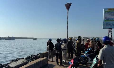 Sóng lớn đánh chìm tàu cá, chủ tàu kiêm thuyền trưởng tử vong