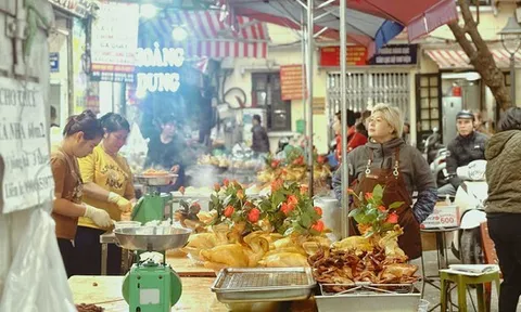 Rằm tháng Chạp: Chợ Hàng Bè vắng dần, "chợ nhà giàu" này bất ngờ lên ngôi